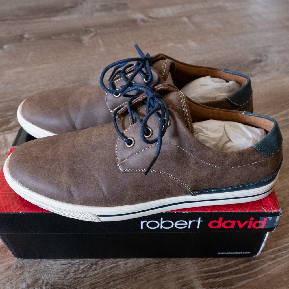 Tan and Navy Blue Lace Up Shoes Mens size 9 Casual